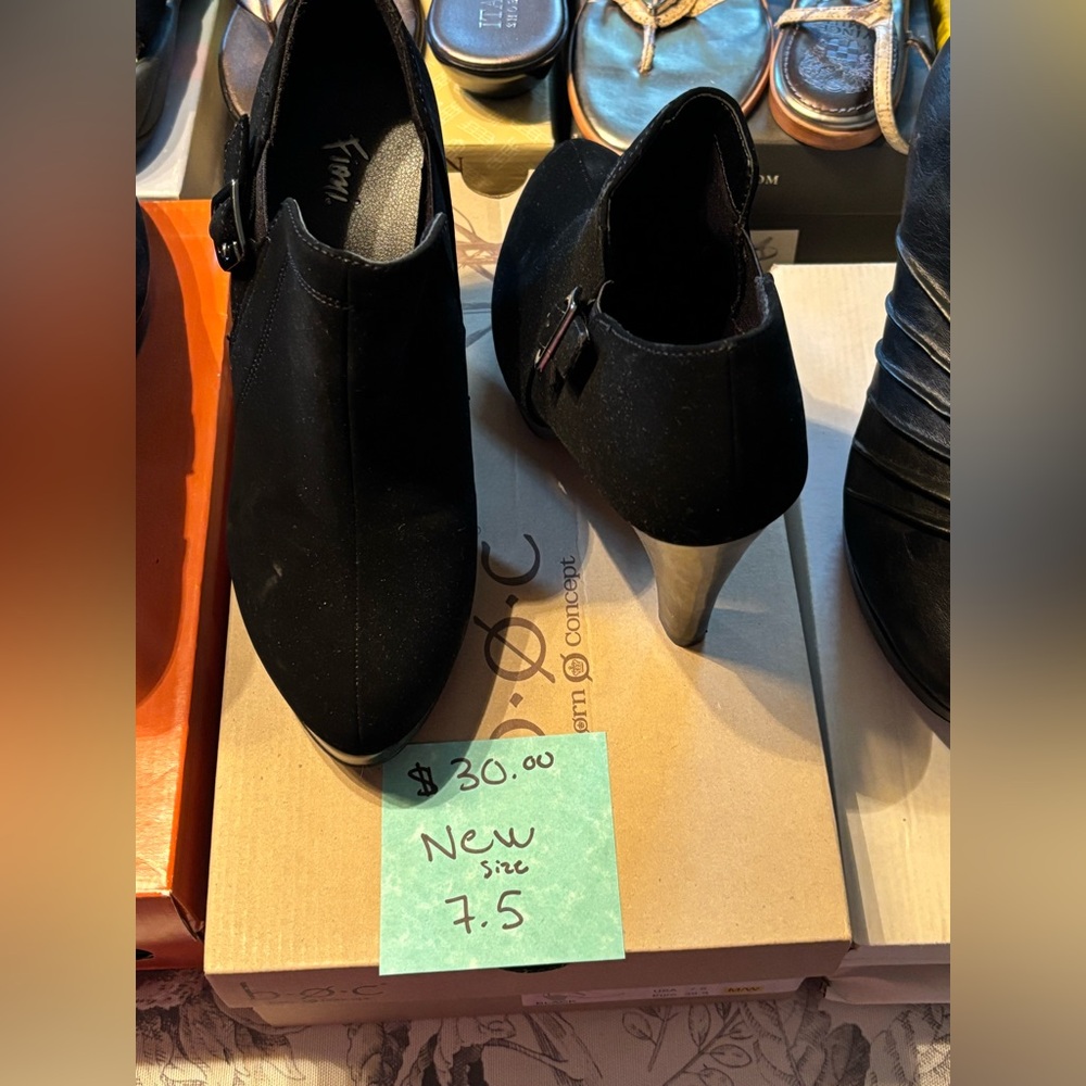 FIONI Clothing Black Ankle Boots